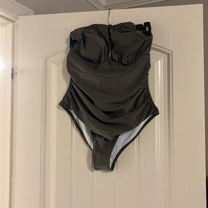 Cupshe olive green one piece swimsuit size 0X